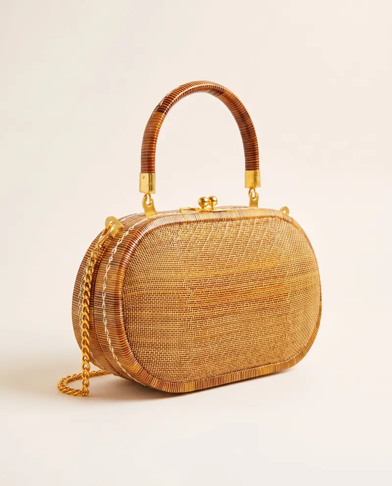 Yan-Lipao-Handtasche oval – Anwendung: Ovale Lipao-Handtasche aus goldbrauner Farnranke mit Henkel